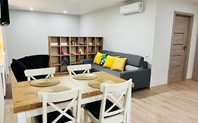 Sauleti Apartamentai Trakuose/Sunny Apartment In Trakai